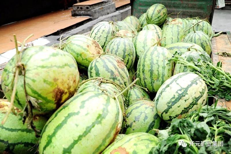 買下一整車西瓜，讓瓜農(nóng)早點回家